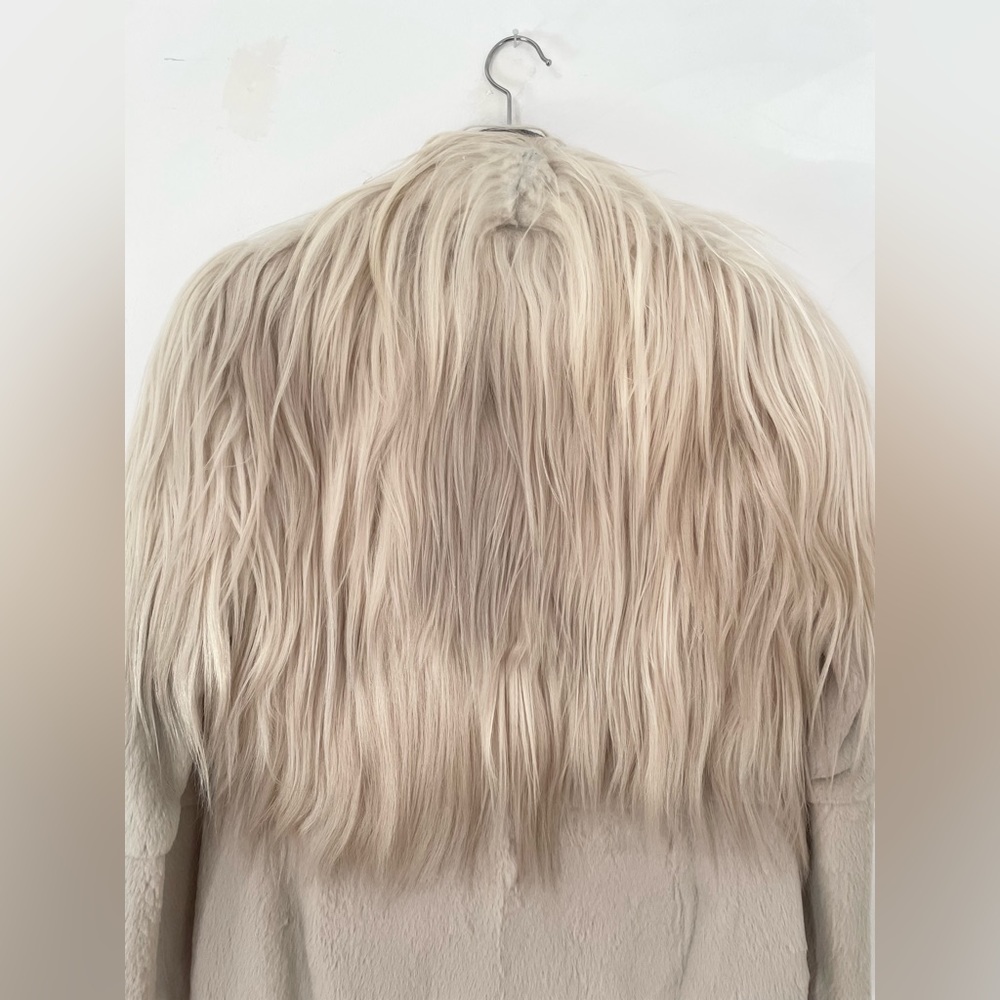 Mason Margiela Pre-Fall 2011 Goat Hair and
Rabbit Fur Coat - Picture 4 of 10